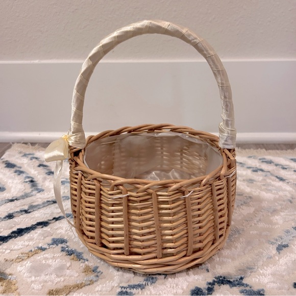 Flower Girl Wedding Basket - Picture 3 of 3